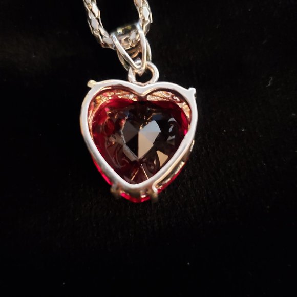 Stunning Ruby Red Glass Heart On 925 Marked Basket Setting - Picture 11 of 14